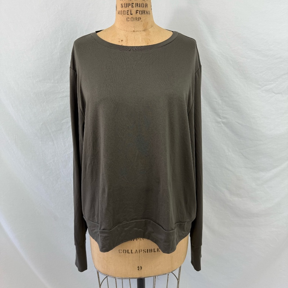 Lukka Lux Olive Green Long Sleeve Crew Neck T-Shirt. Relaxed Fit size XL